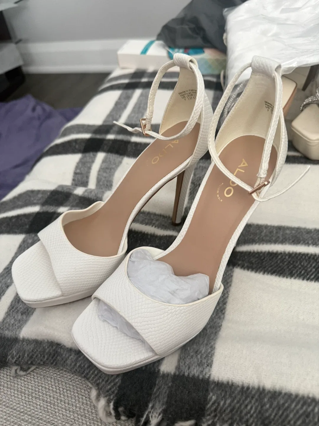 ALDO White Heels - Size 7 thumbnail