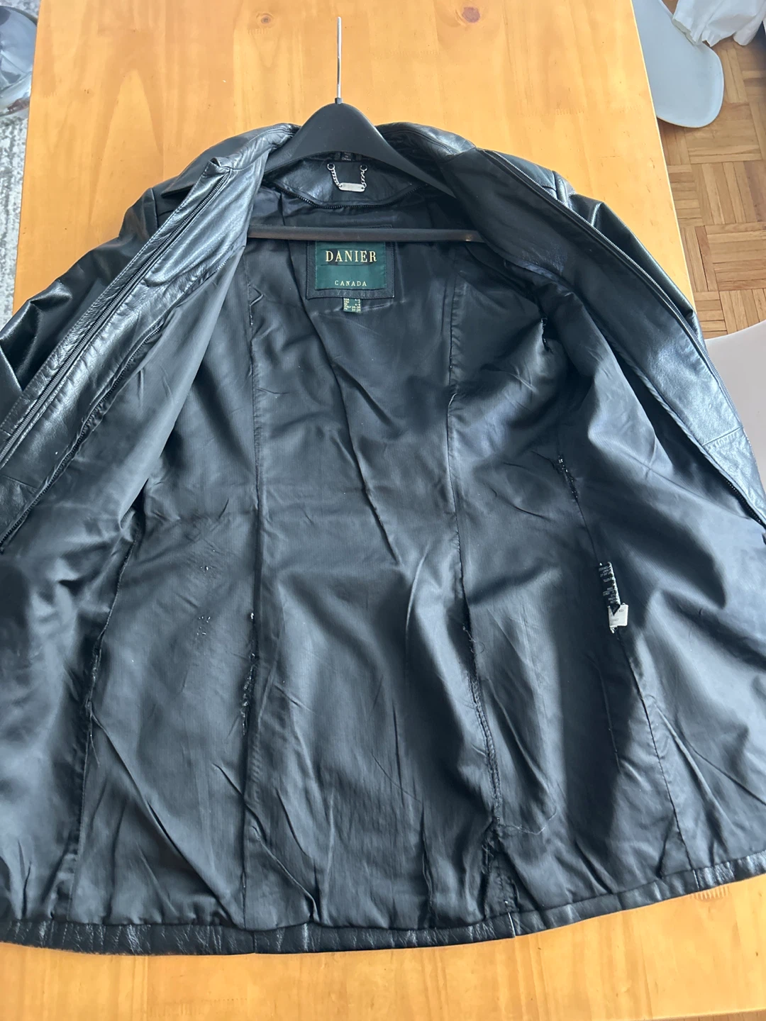 Danier Canada Black Leather Coat Size 4-6 - photo 4
