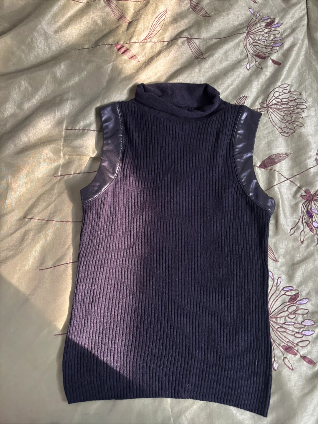 Sleeveless Turtleneck Top - Black
