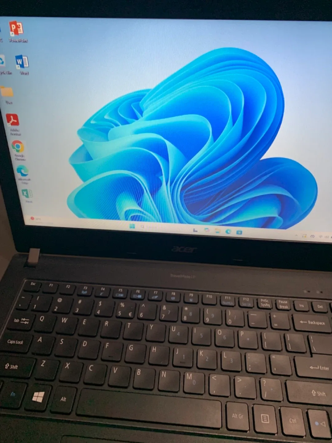 Acer TravelMate P449 Laptop image indicator(5)