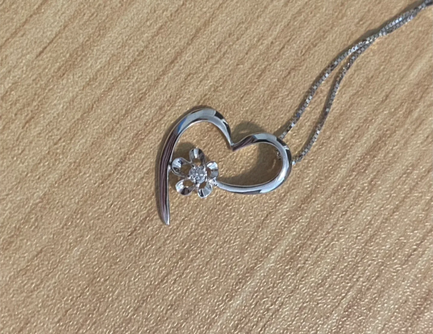 18k White Gold Necklace with Diamond image indicator(2)