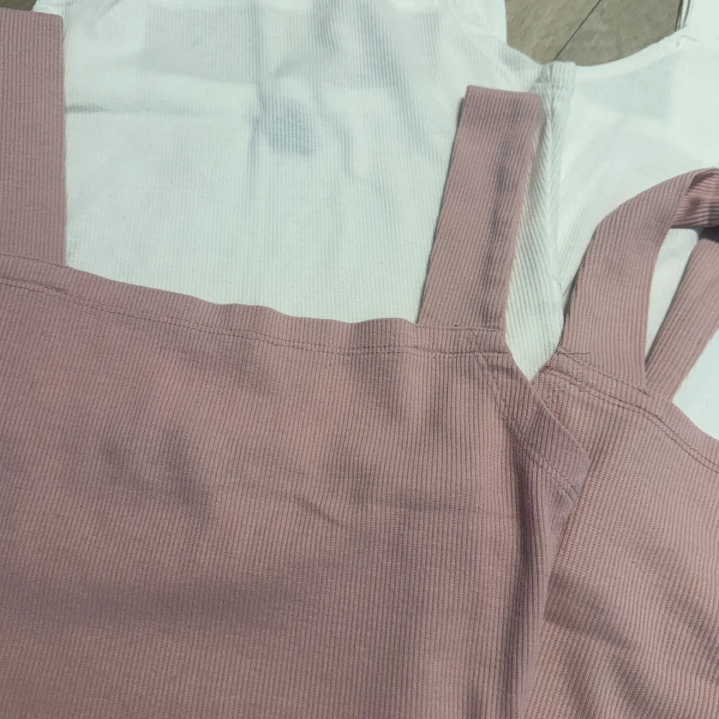 Bundle of 6 ribbed tank tops XS image indicator(2)