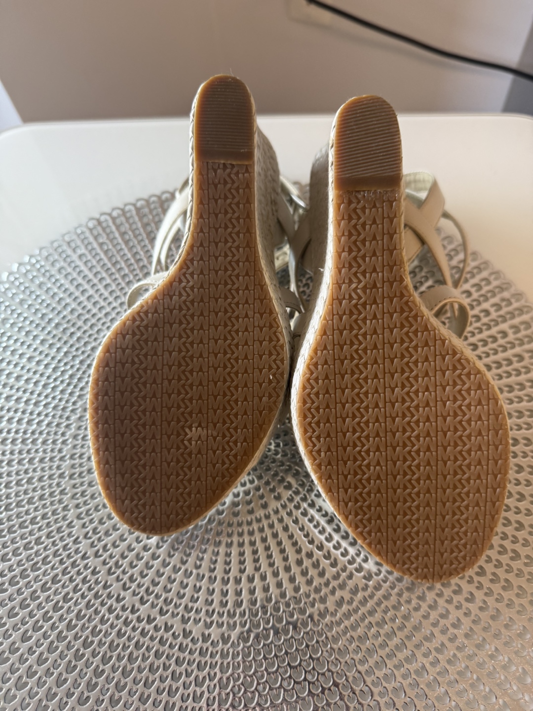 Michael Kors Beige Leather Wedge Heels - Size 9M - photo 2