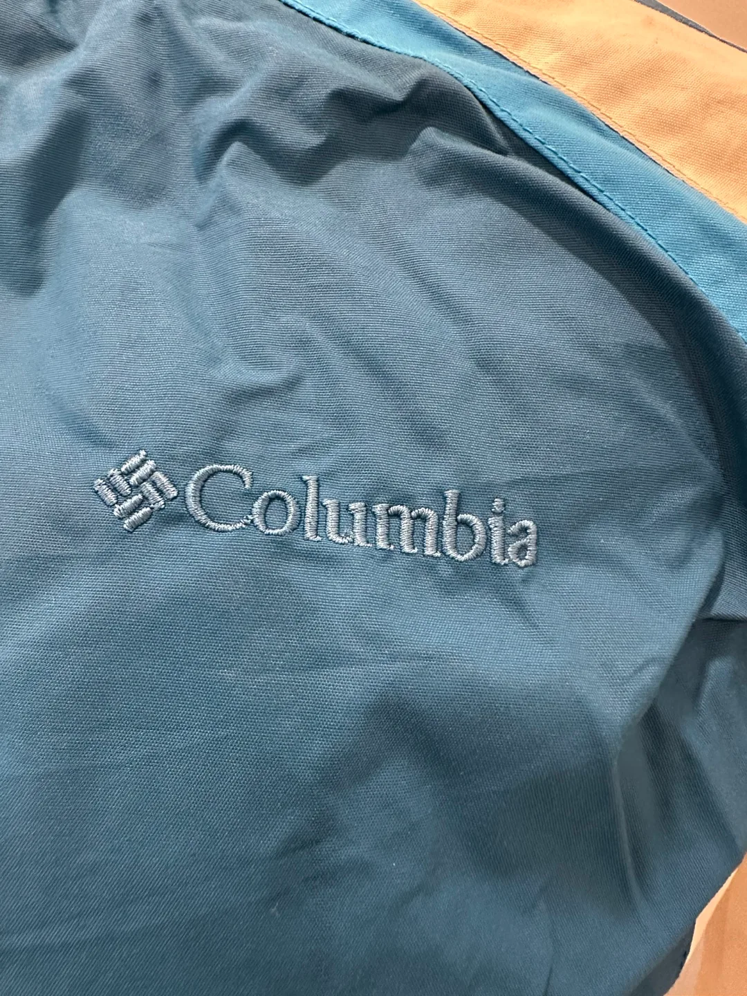 Columbia Blue & White Jacket image indicator(3)