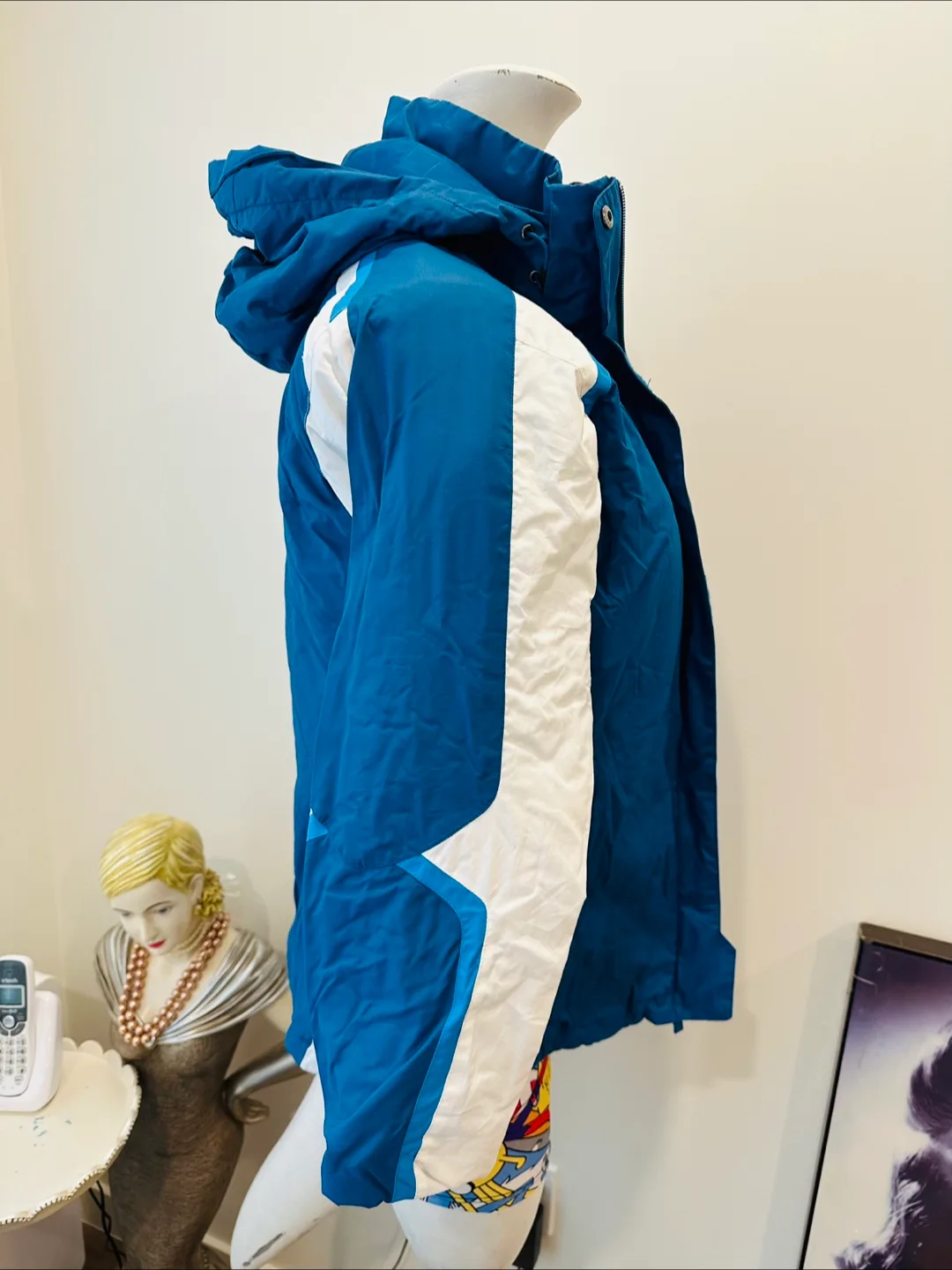 Columbia Blue & White Jacket image indicator(2)