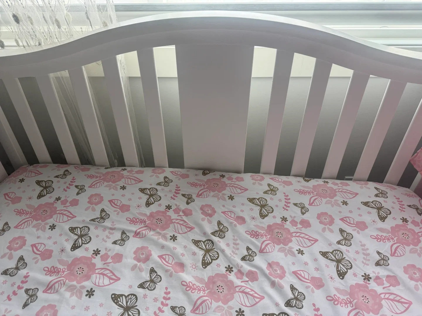White Baby Crib with Pink Butterfly Bedding image indicator(2)