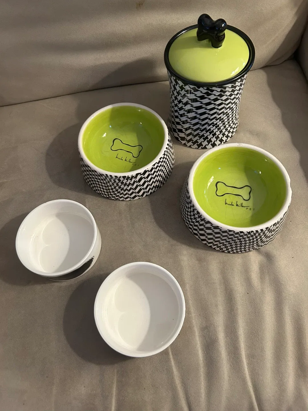 Nicole Miller Pet Bowl Set image indicator(4)