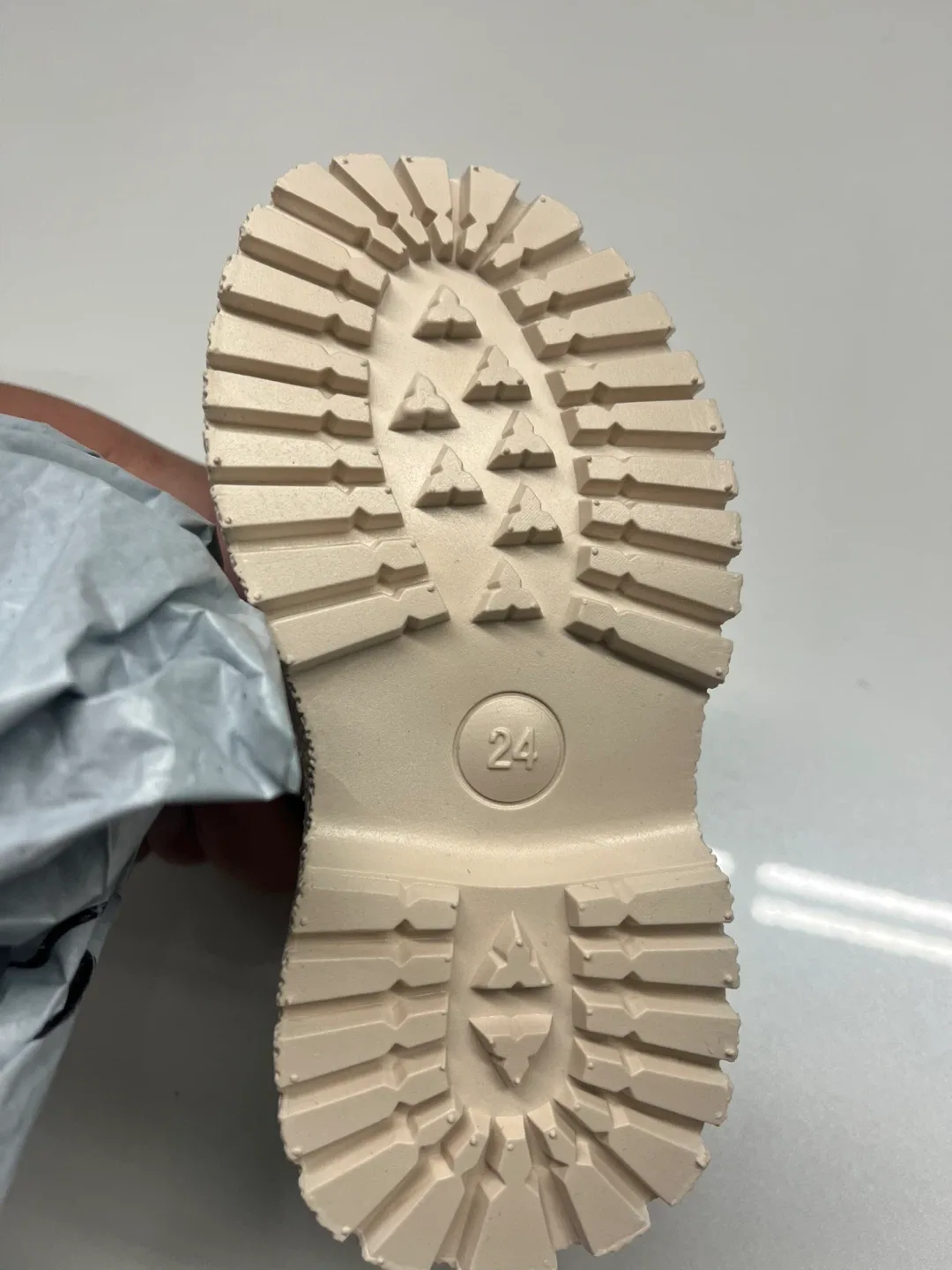 New Toddler Beige Winter Boots - Size 24 (8 US) image indicator(4)