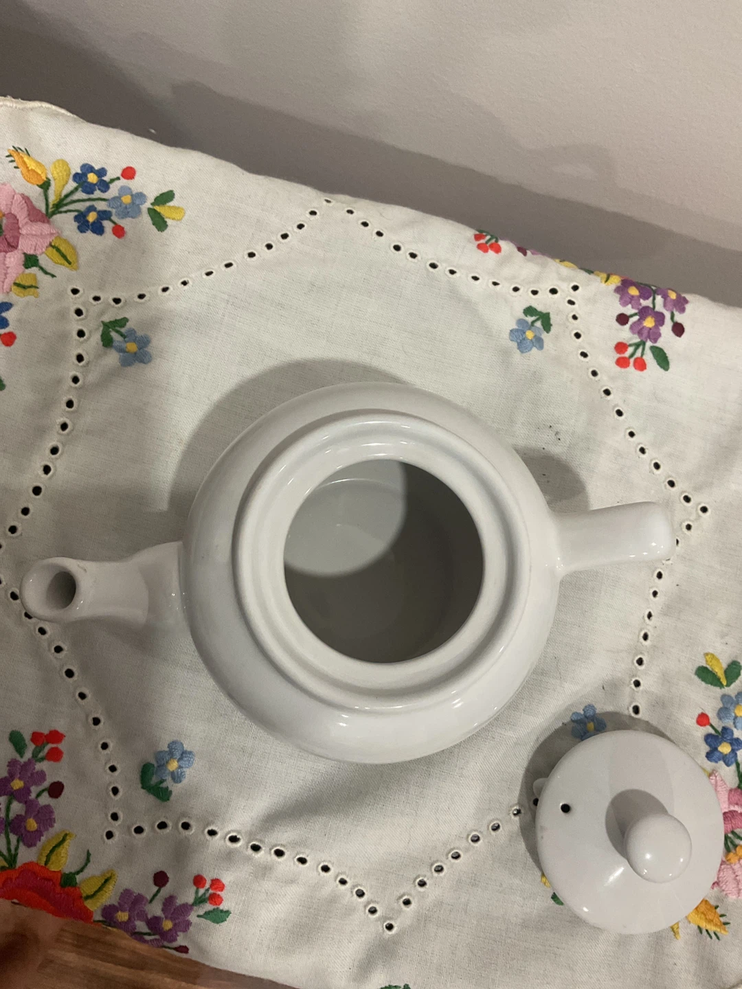 White Ceramic Teapot - photo 2