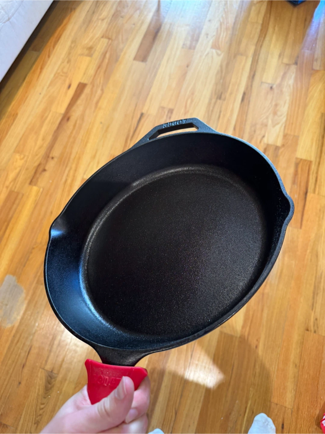 Lodge Cast Iron Skillet with Red Handle Cover - photo 2