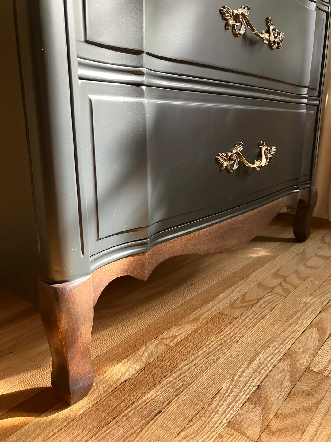 Vintage Wood 5-Drawer French Provincial Dresser image indicator(5)