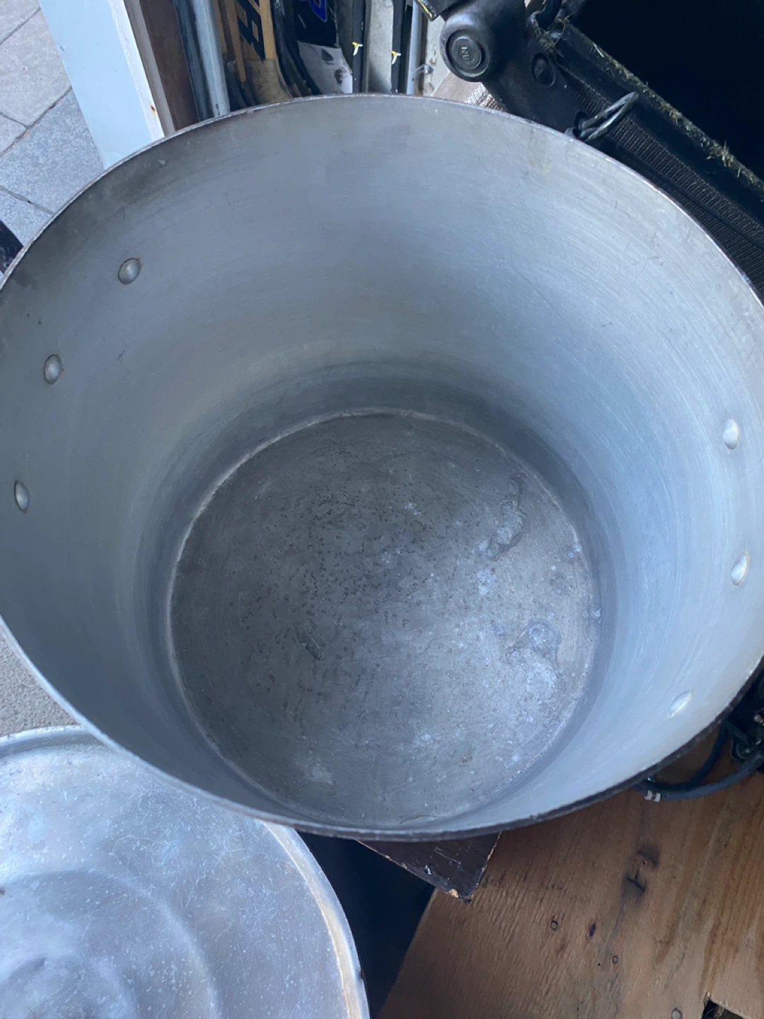 Large Aluminum Stock Pot with Lid - Tomato Sauce