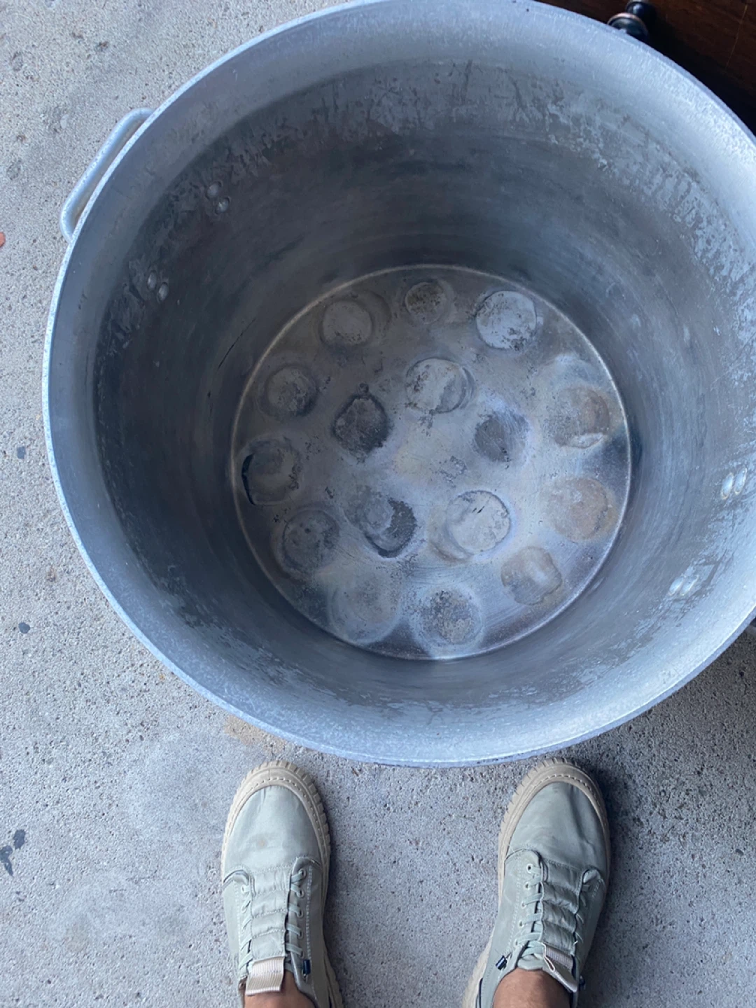 Large Aluminum Stock Pot with Lid - Tomato Sauce - photo 4