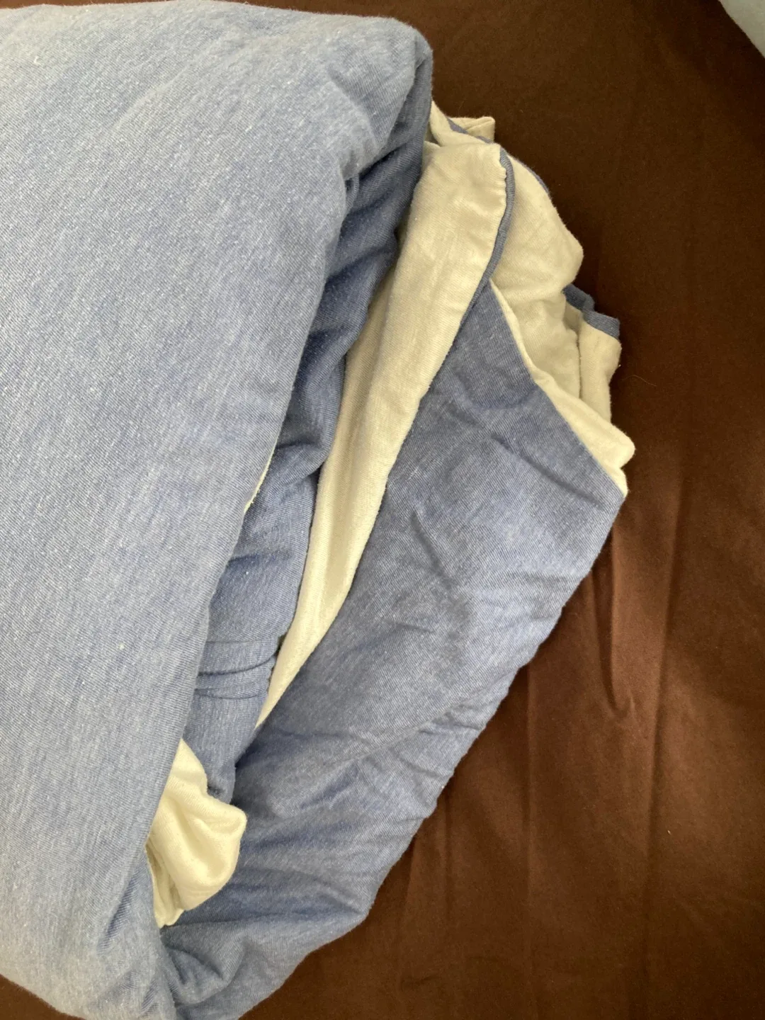 queen sized feather duvet and 2 duvet covers 🥕 image indicator(6)