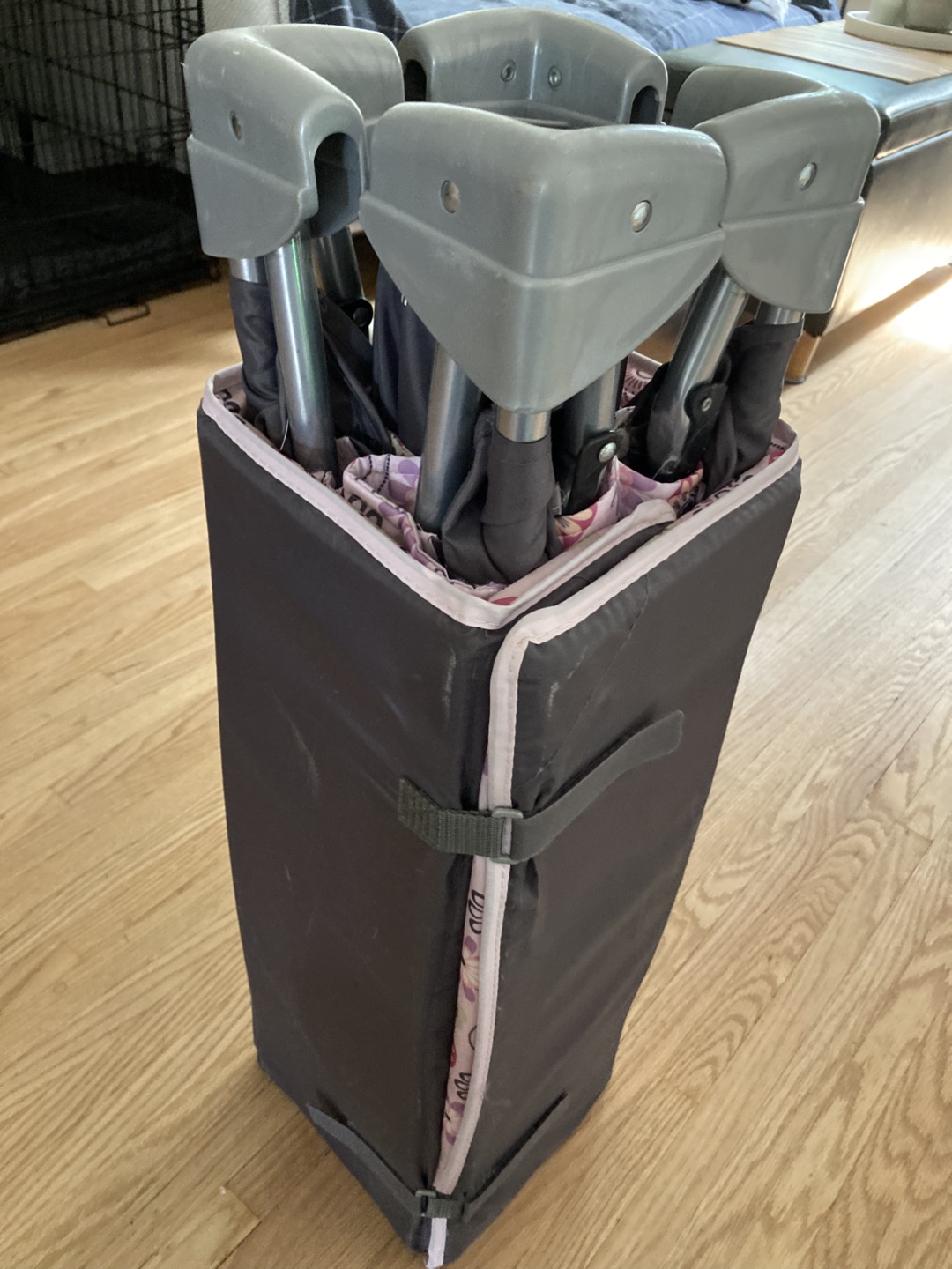 Cosco Floral Playpen - Great Condition! - photo 4