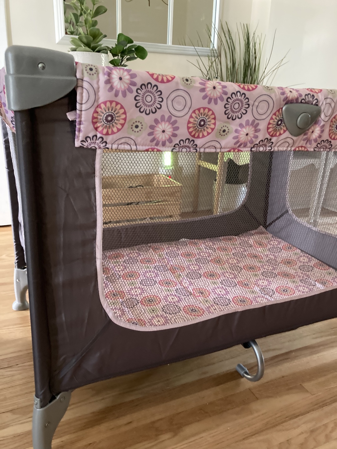 Cosco Floral Playpen - Great Condition! - photo 5