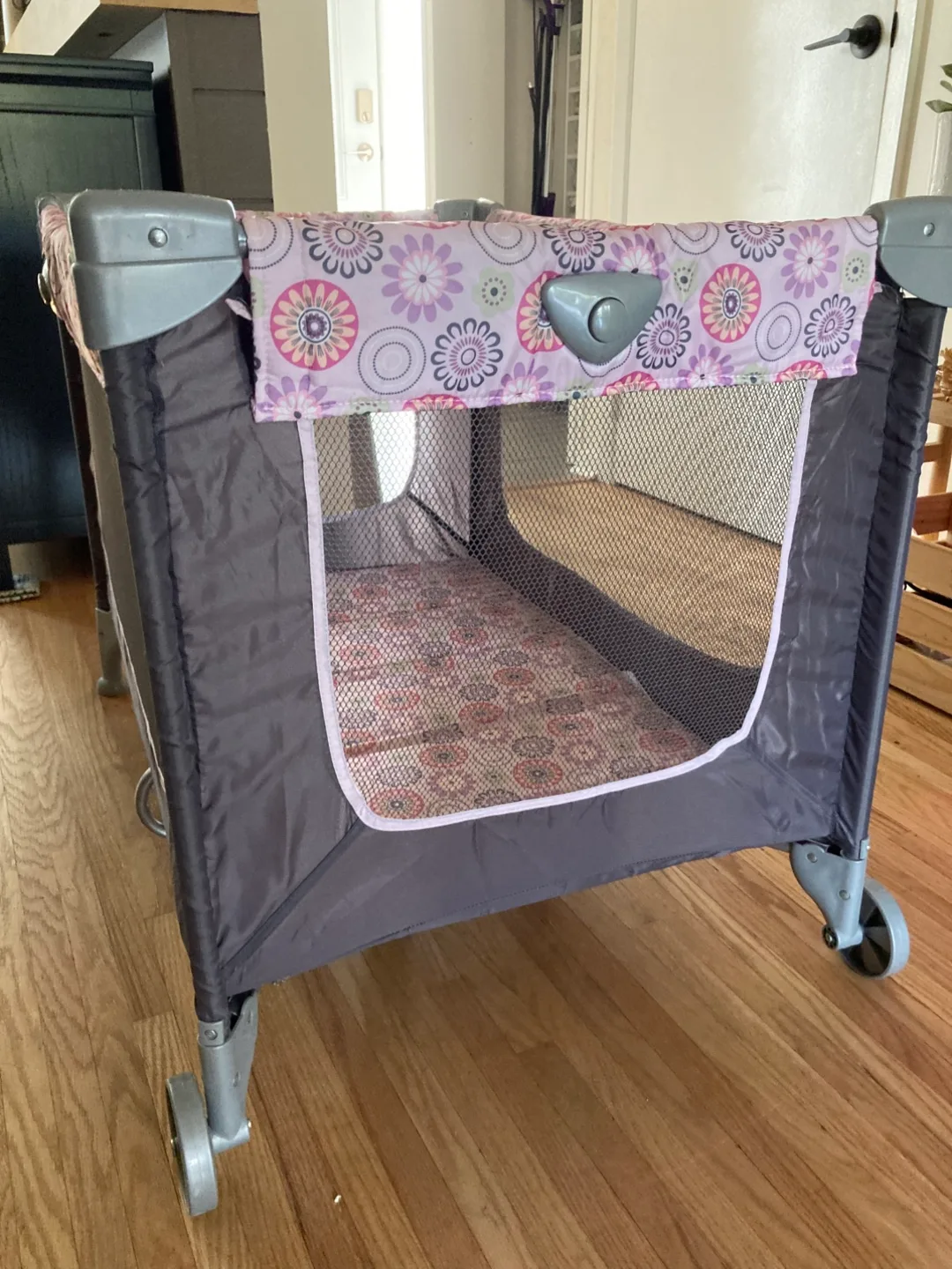 Cosco Floral Playpen - Great Condition! image indicator(7)