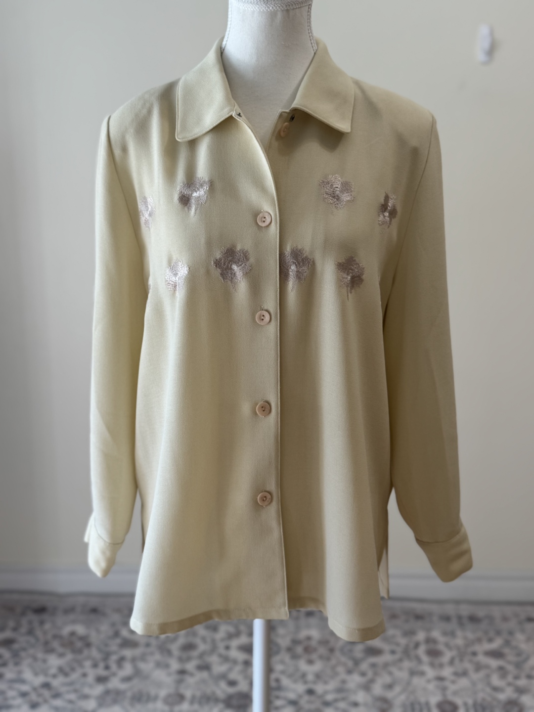 Vintage Embroidered Button Up Blouse Women’s Medium - photo 2
