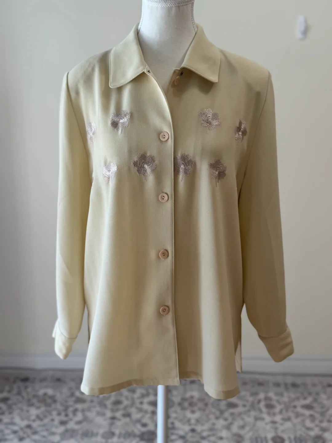 Vintage Embroidered Button Up Blouse Women’s Medium image indicator(2)