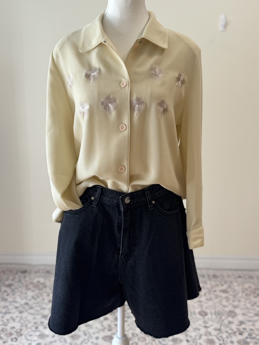 Vintage Embroidered Button Up Blouse Women’s Medium