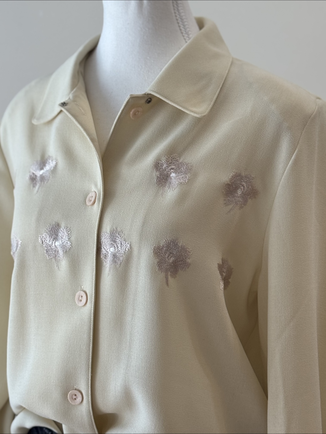 Vintage Embroidered Button Up Blouse Women’s Medium - photo 4