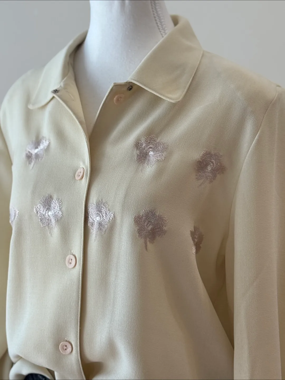 Vintage Embroidered Button Up Blouse Women’s Medium image indicator(4)