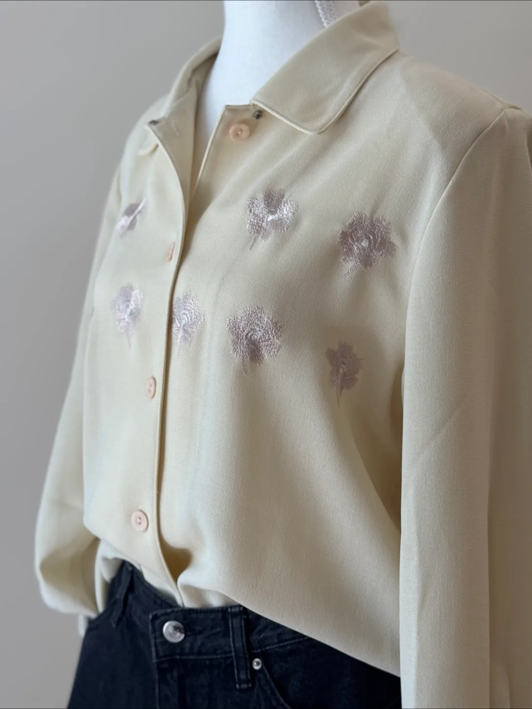 Vintage Embroidered Button Up Blouse Women’s Medium image indicator(6)