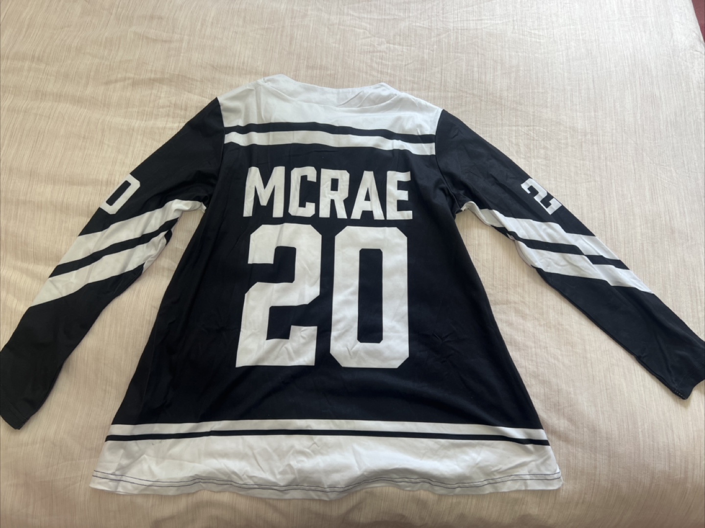 Tate McRae jersey- new - photo 2