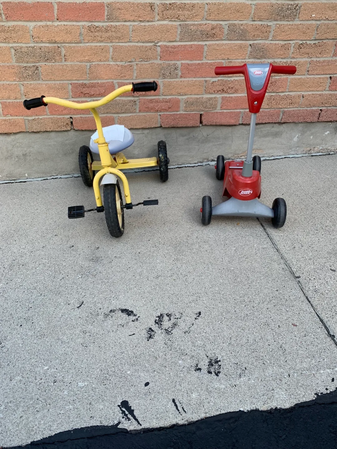 Tricycle Bike and 4-Wheel Scooter Set image indicator(2)