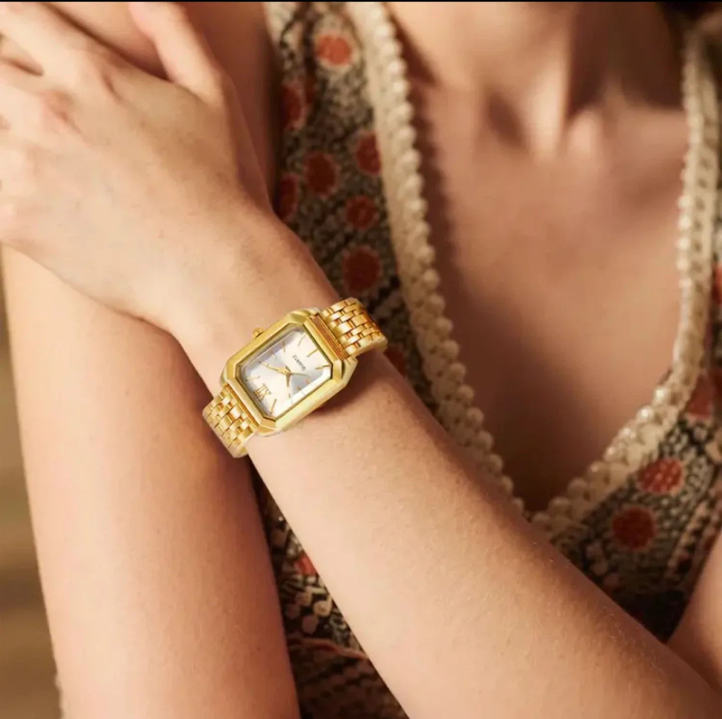 Golden Quartz Watch 🥕 image indicator(2)