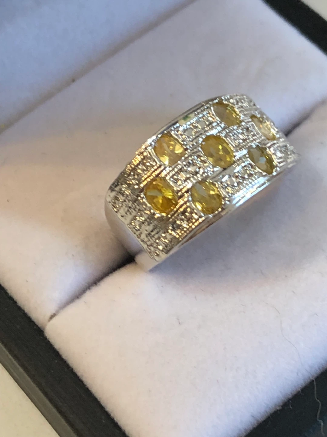 9k white gold  Ring with Yellow CZ Stones - photo 2