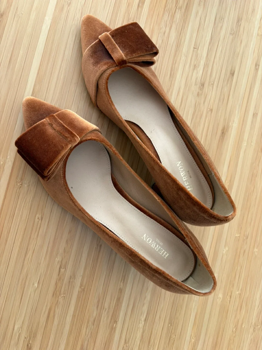 HERWON Brown Velvet Bow Heels Size 9 thumbnail