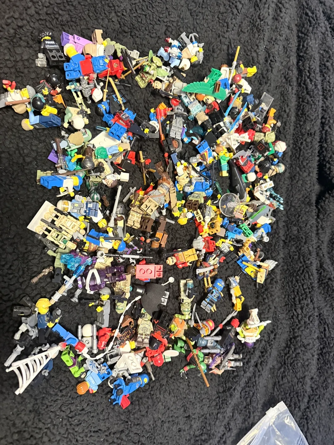 Mixed LEGO Minifigures Lot image indicator(2)