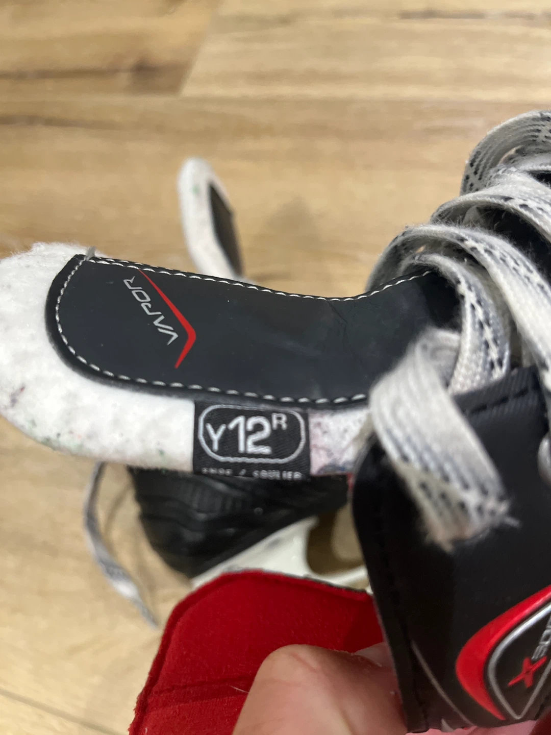 Bauer Vapor X500 Youth Size Y12R Hockey Skates - photo 2