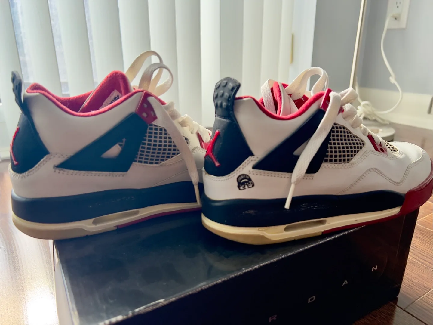 Air Jordan 4 Retro Mars Blackmon (GS) Size 6.5Y or 8 W image indicator(4)