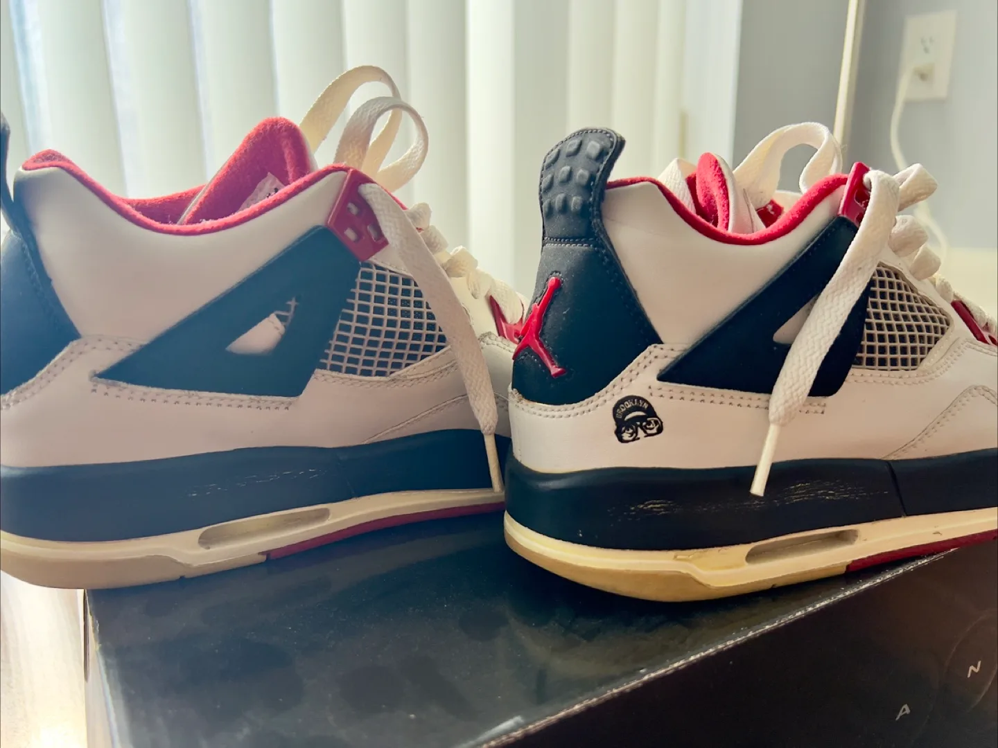 Air Jordan 4 Retro Mars Blackmon (GS) Size 6.5Y or 8 W image indicator(5)