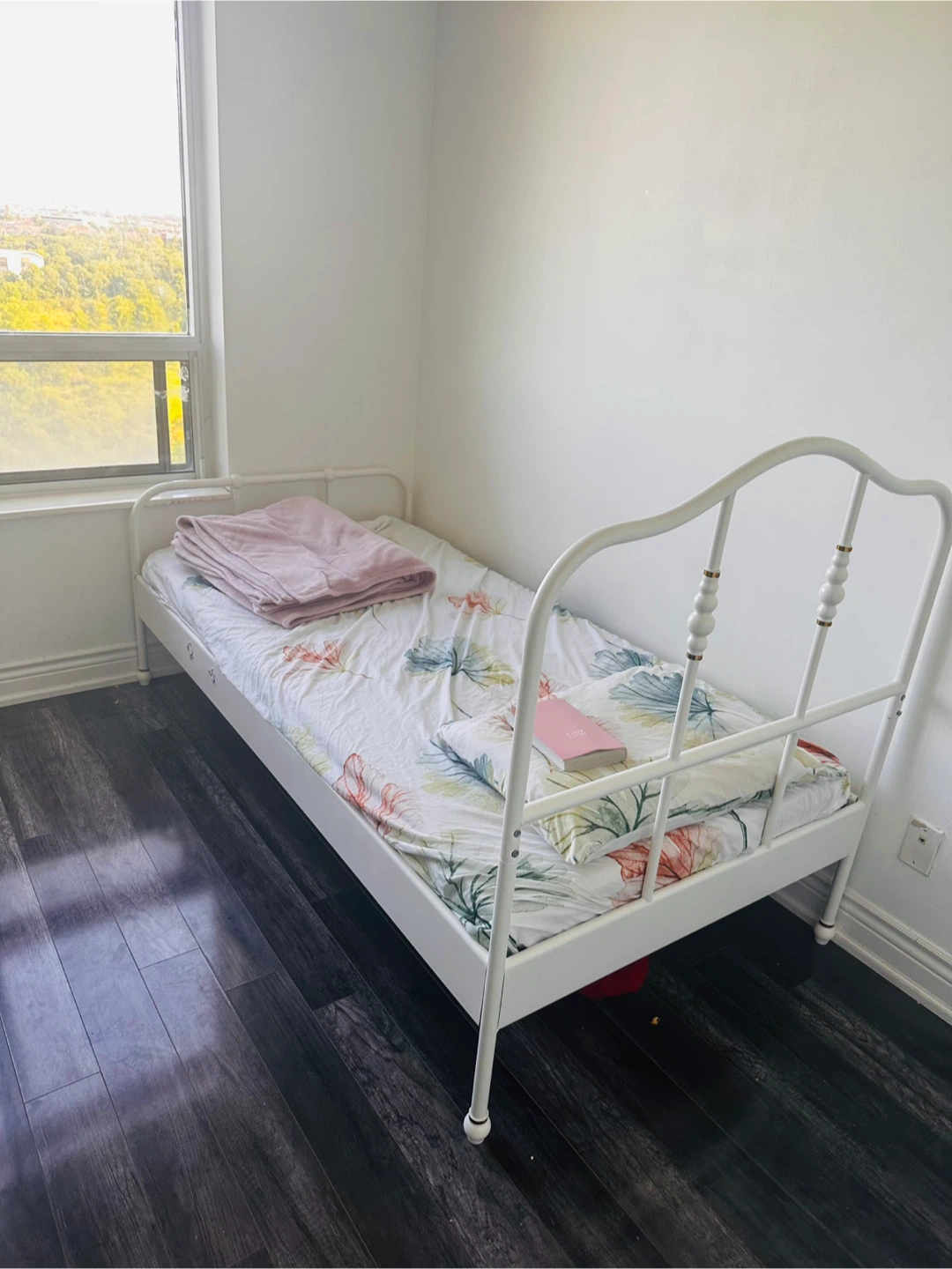 White Metal Single Bed Frame plus Mattress🥕