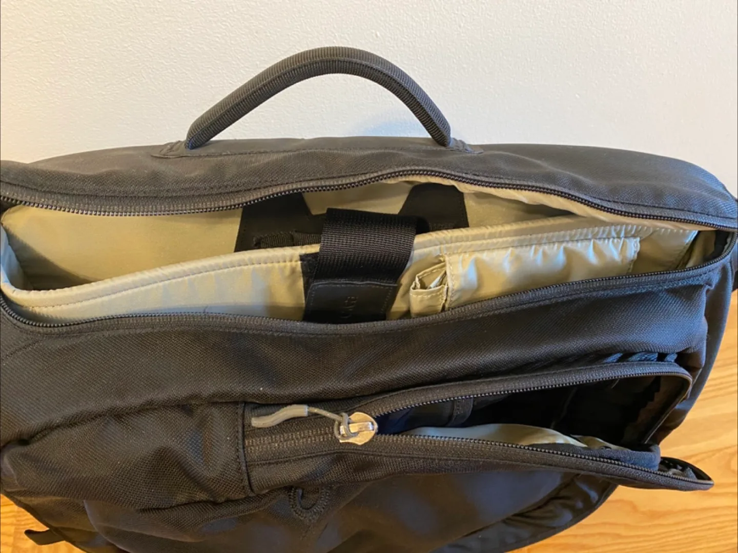 MEC Laptop Backpack image indicator(4)