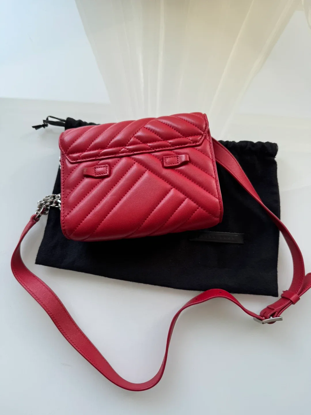 Hugo Boss Red Leather Shoulder Bag image indicator(5)