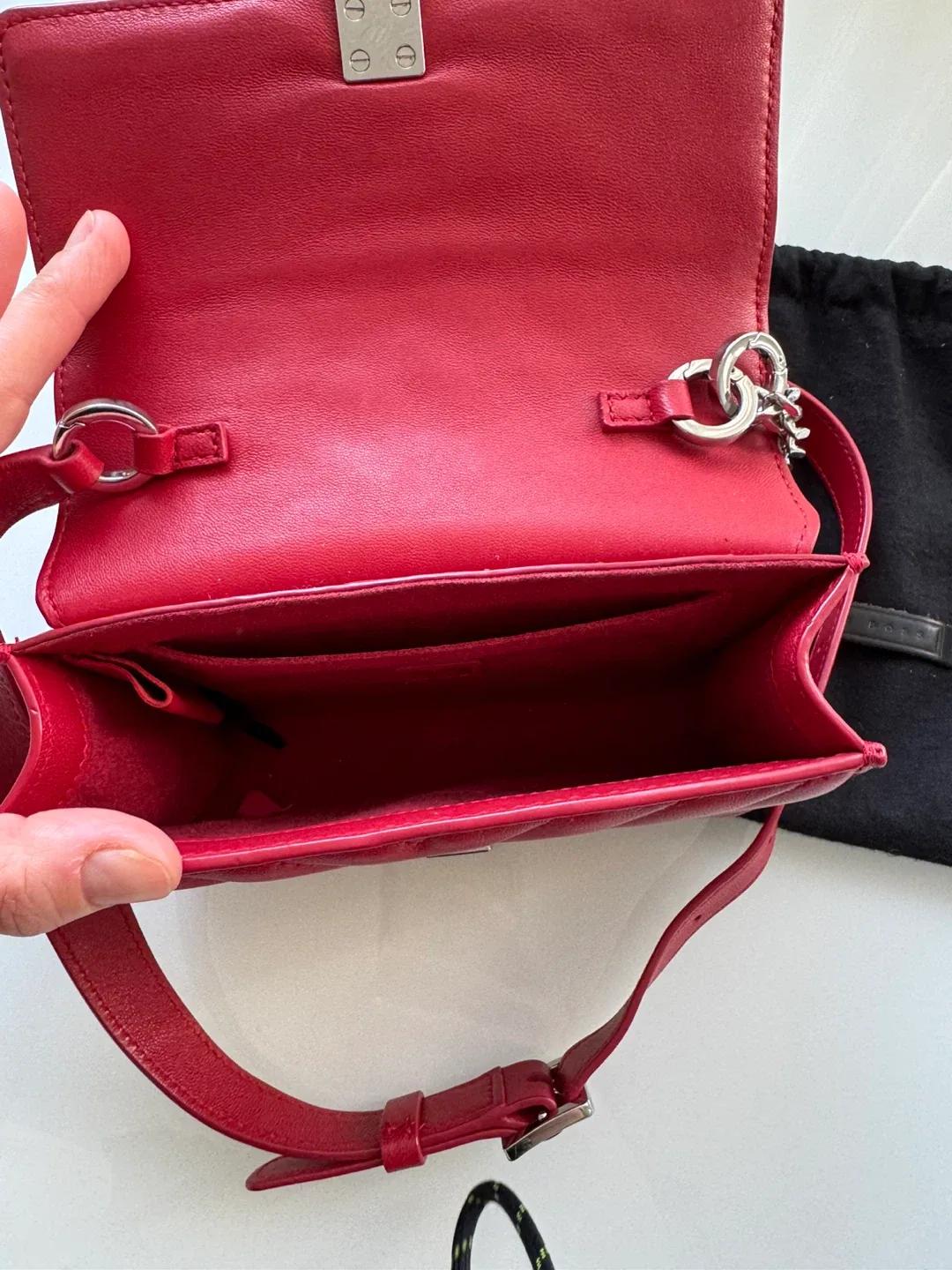 Hugo Boss Red Leather Shoulder Bag image indicator(3)