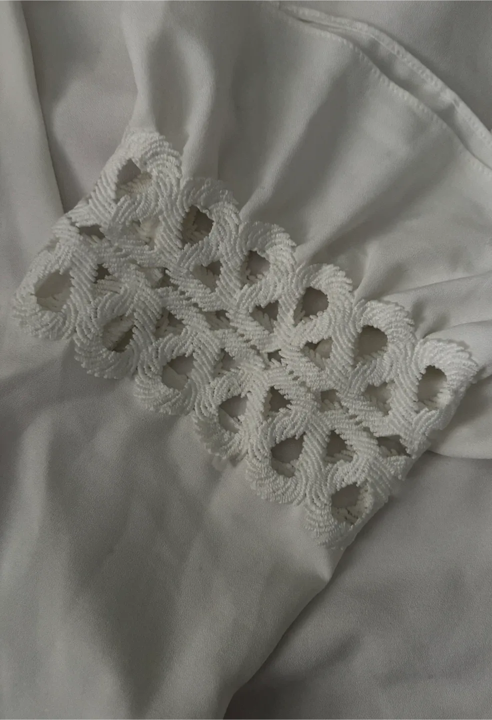 Beautiful Suzy Shier White Blouse - Size L image indicator(3)