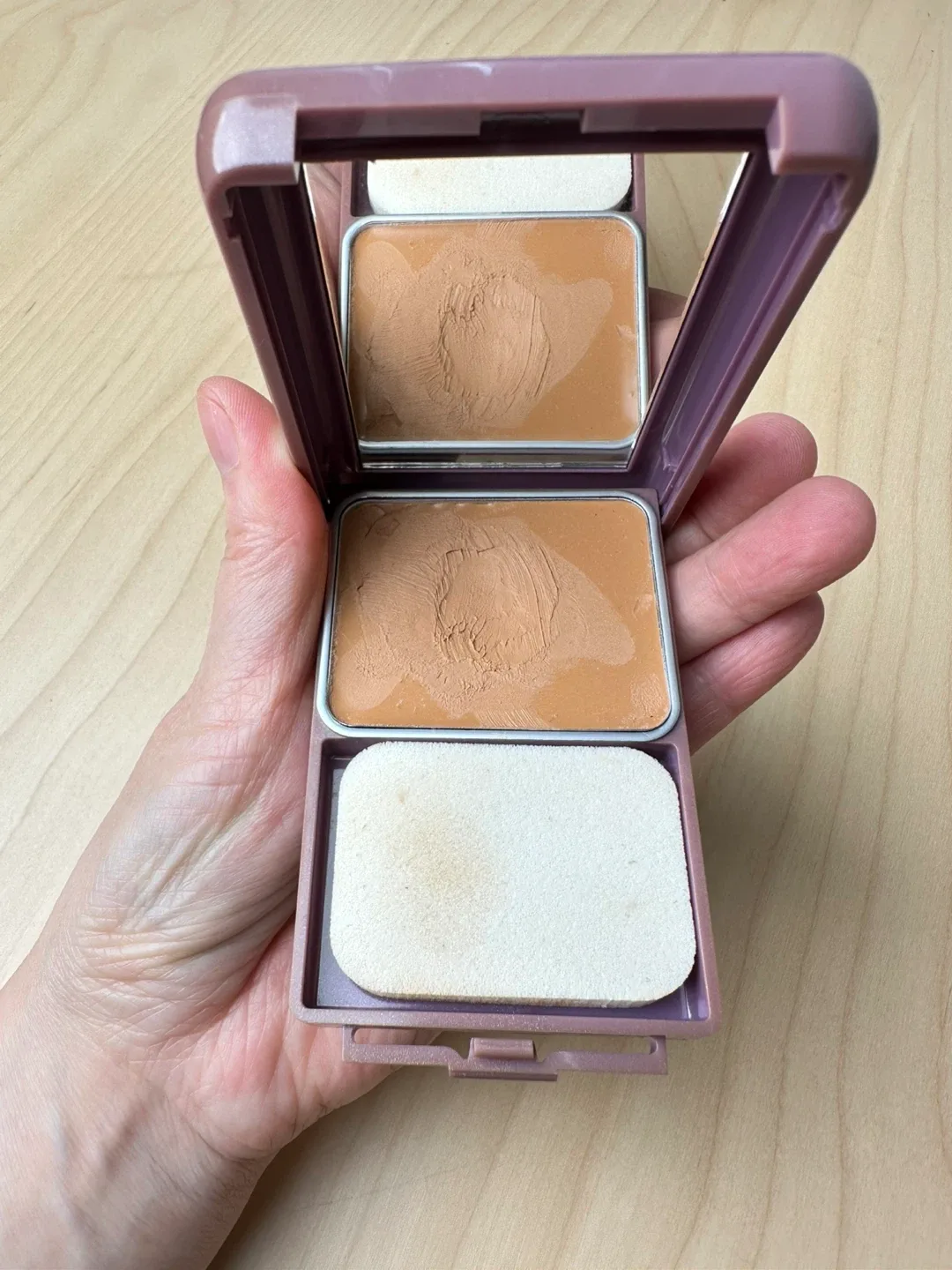 Covergirl Queen Collection Natural Hue Compact Foundation image indicator(3)