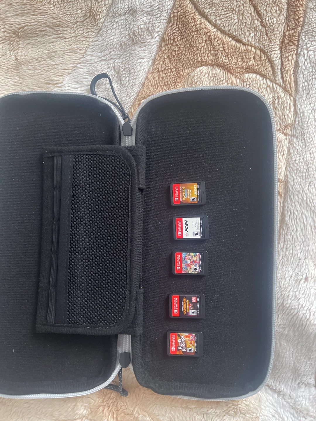 Nintendo Switch Fortnite edition - photo 2