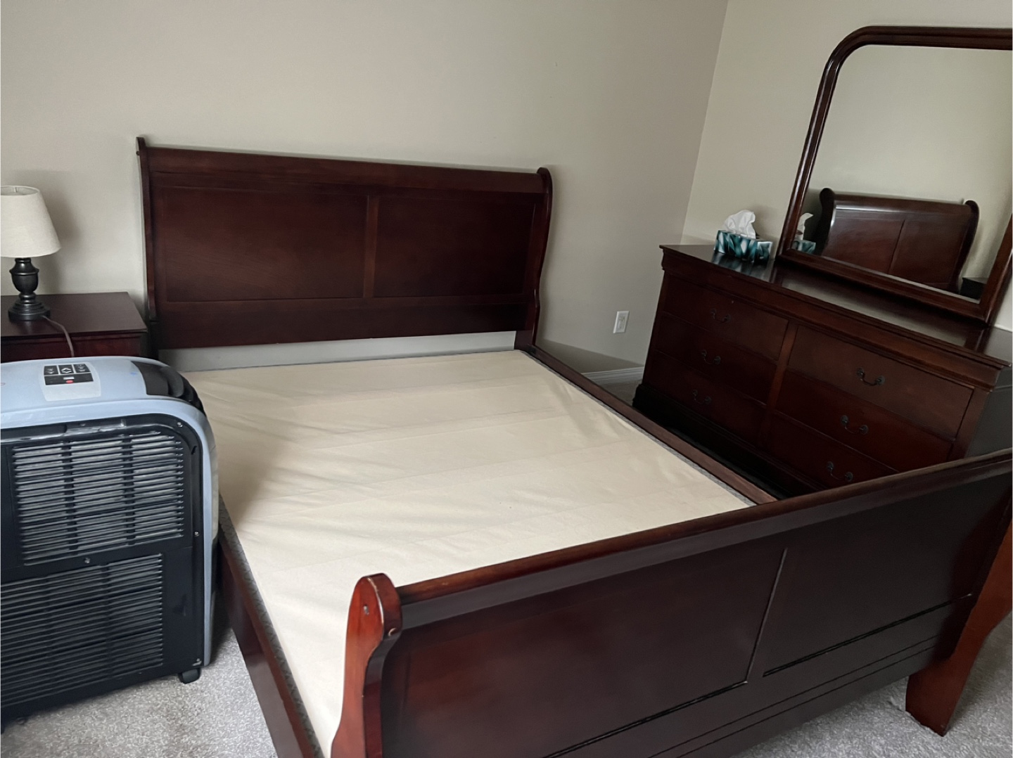 Dark Wood Bedroom Set - Bed, Dresser, Mirror - photo 5
