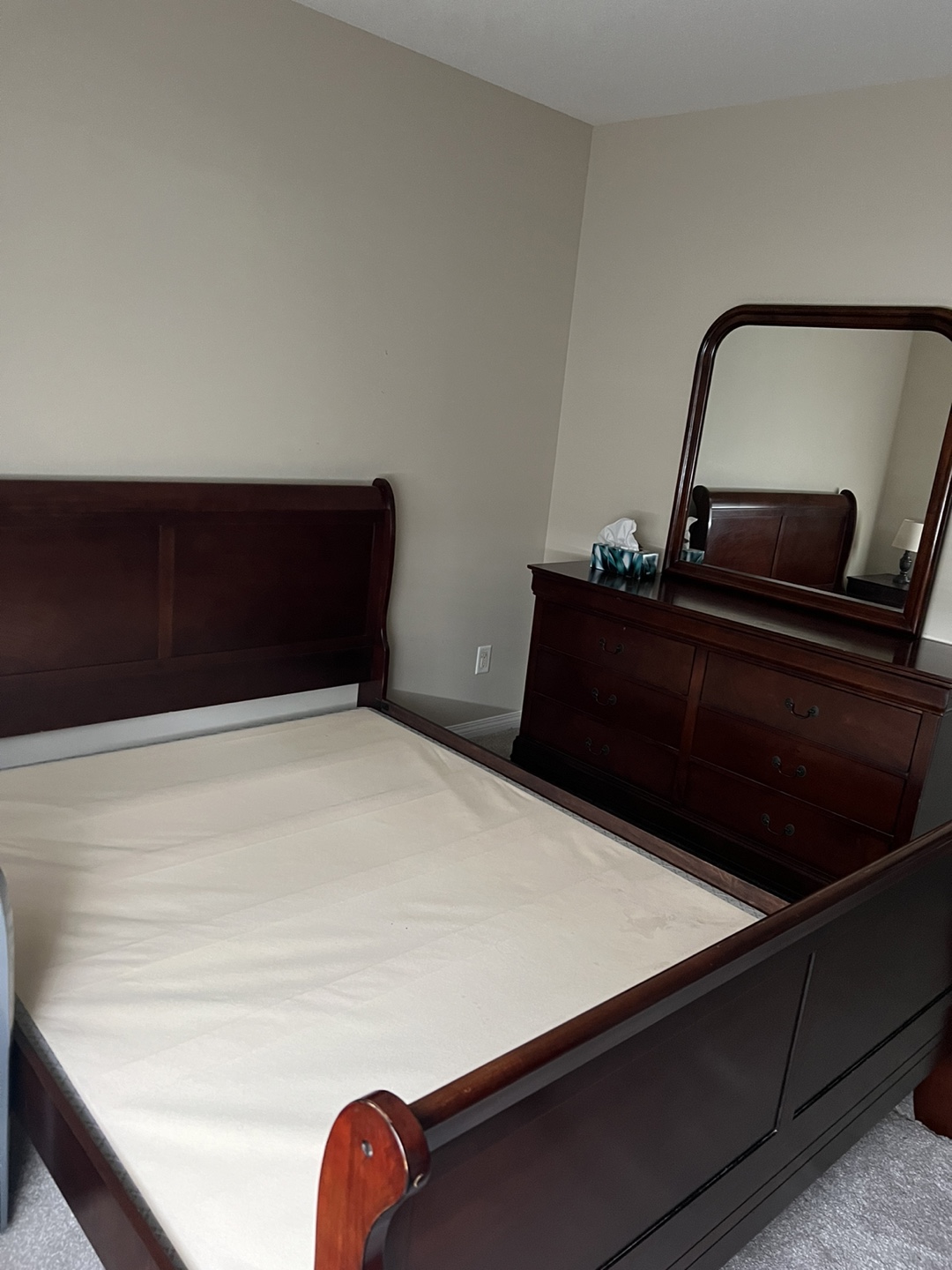 Dark Wood Bedroom Set - Bed, Dresser, Mirror - photo 4