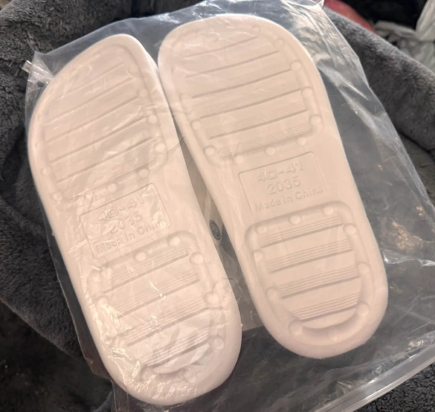 White Clogs Slides, Size 40-41 (men’s or Women's 9-10) image indicator(3)