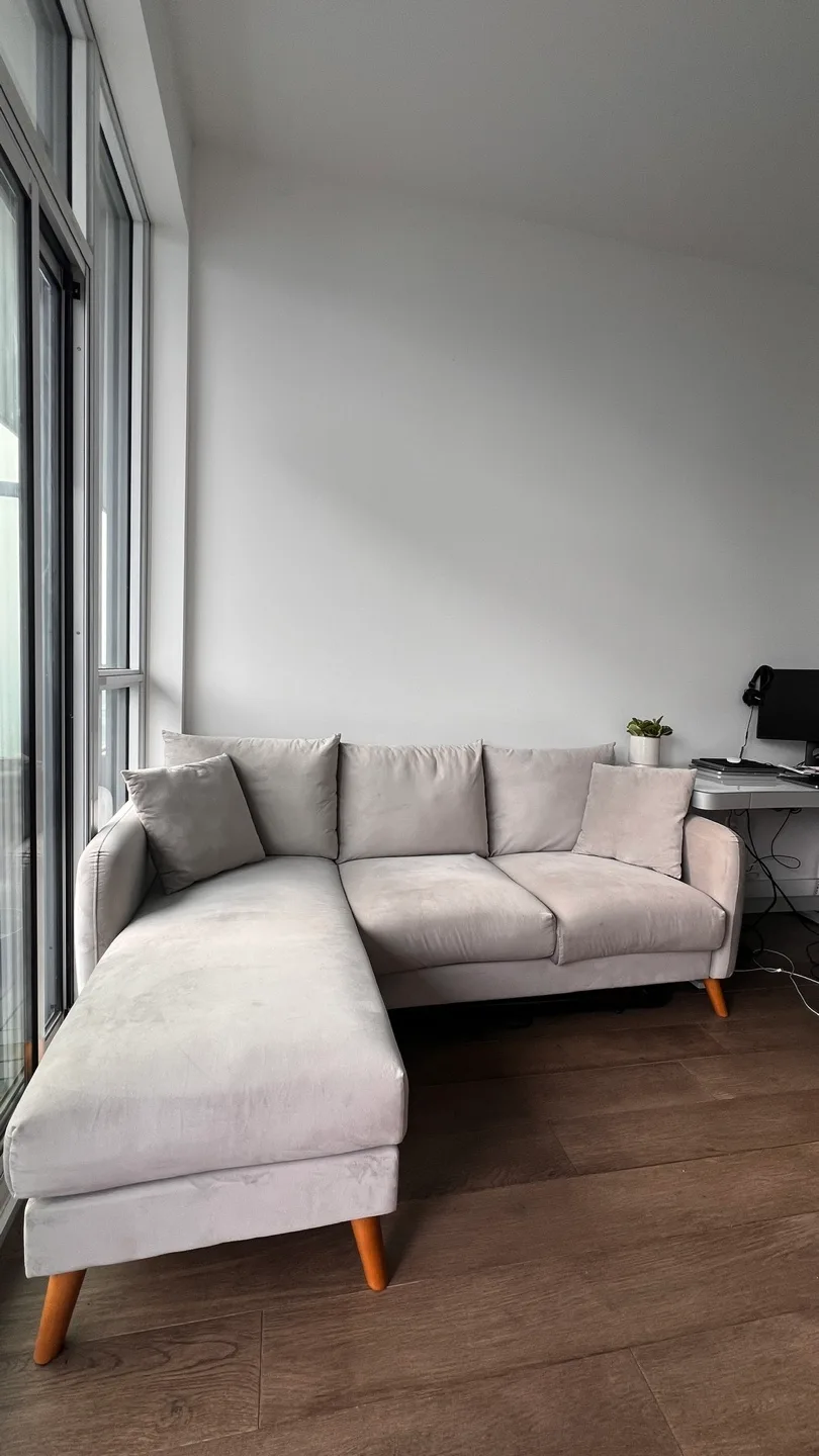 Novogratz Magnolia Sectional Sofa - Grey Velvet image indicator(3)