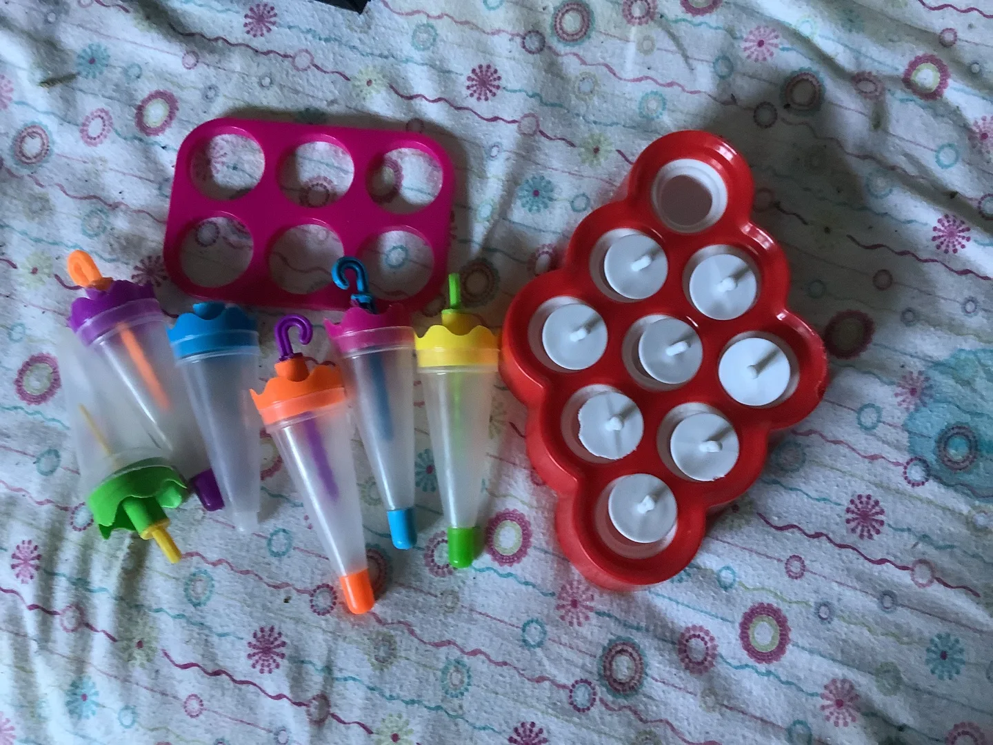 Popsicle Molds with Holders - Fun Colours! thumbnail