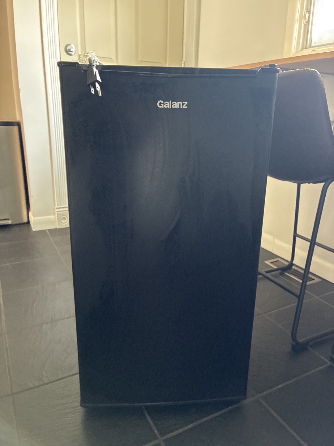 Galanz GLR33MBKE02 Mini Fridge - Black