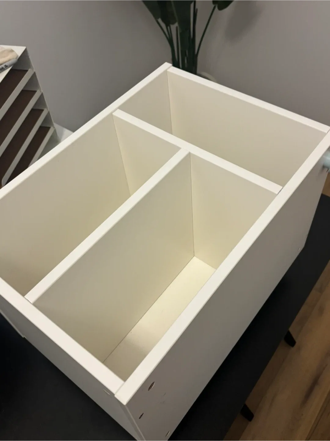 White Storage Box with Dividers image indicator(2)